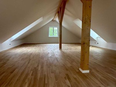 Erstbezug mit Dachboden, großem Balkon und eigenem Grundstücksanteil