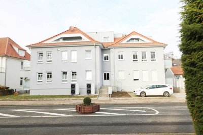 Neubau Erstbezug - Topzentrales Penthouse mit Einbauküche, Dachterrasse, Aufzug und Pkw-Stellplatz