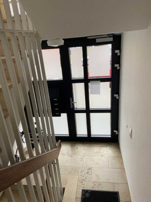 DG-Wohnung mit einer großen Loggia zu vermieten
