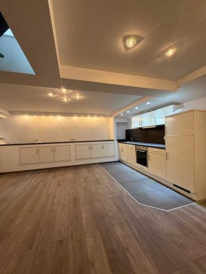 Modernisierte WG-geeignete Maisonettewohnung in der Darmstädter Innenstadt