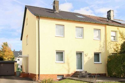 Zweifamilienhaus mit Potenzial: gepflegt, ruhige Lage, hervorragende Verkehrsanbindung