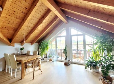 Stilvolle, teilsanierte 3-Zimmer-Dachgeschosswohnung mit EBK in Penzberg