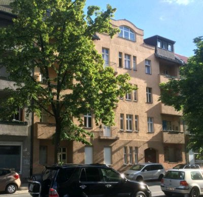 2-Zimmer-Dachgeschosswohnung mit Terrasse in Berlin-Neukölln