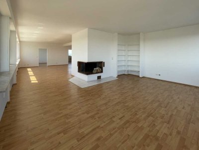 Großzügige DG-Wohnung - grandioser Ausblick