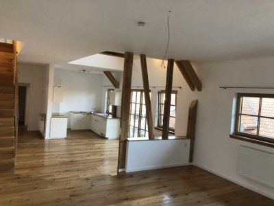 5-Zimmer-Wohnung mit Balkon und Stellplatz