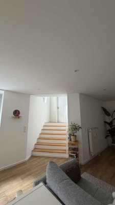 hochwertige 2,5 Zimmer Wohnung mit eigener Terrasse
