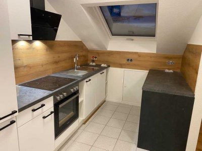 Stilvolle, geräumige 1-Zimmer-Wohnung mit Balkon und EBK in Oettingen