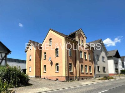 Vollvermietetes MFH mit drei Einheiten in zentraler Lage