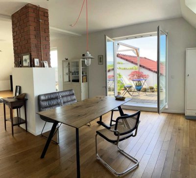 Stilvolle Altbauwohnung mit großzügiger Dachterrasse und Taunusblick