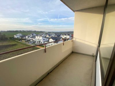 Schön hell & mit überdachtem Balkon: 
Gepflegte 1 Zimmer-Wohnung, Am Festplatz 15b, Linden