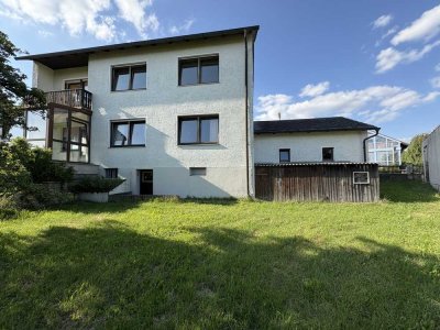Zweifamilienhaus auf schönem und großzügigem Grundstück in ruhiger Lage in Schönkirch!