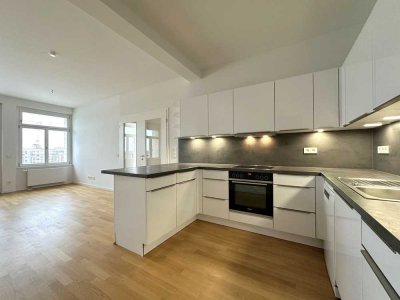 Umlaufende Terrasse, helles Dachgeschoss ohne Dachschrägen