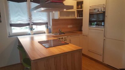 Gepflegte 3 Zi.-Wohnung mit Balkon, Küche, Tiefgarage & Außenstellplatz