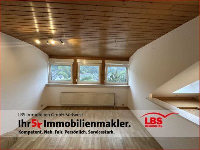 Lichtdurchflutete 2,5-Zimmer-Dachgeschosswohnung mit Blick auf die Kyrburg