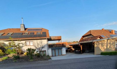 Großzügiges, gepflegtes Dreifamilienhaus in ruhiger Ortsrandlage in Hosenfeld