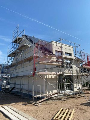 Neue Doppelhaushälfte (Niedrigenergiehaus) mit gehobener Innenausstattung und EBK in Stutensee