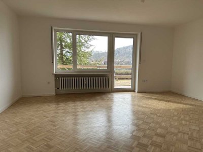 schöne 3-Zi-Wohnung mit EBK und Balkon in Parsberg