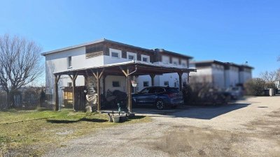 Modernes Reihenhaus in Stadtrandlage mit Garten und Carport