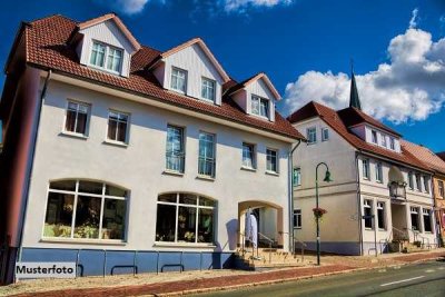 Wohn-/Geschäftshaus nebst Anbau