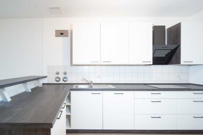 Schöne Einbauküche und Bad - Echtholzparkett 2 Zimmer