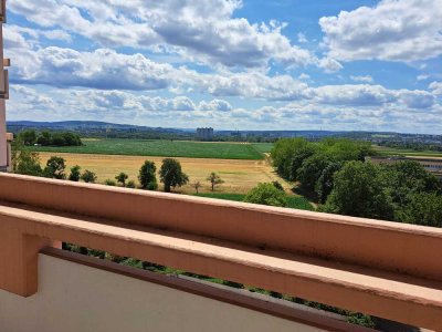 Wunderschöner Weitblick! Helle 2- Zimmer- Wohnung im 7. Stock mit Balkon und Garage