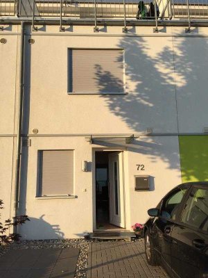 Schoenes Reihenmittelhaus mit 5 Zimmern in Frankfurt am Main