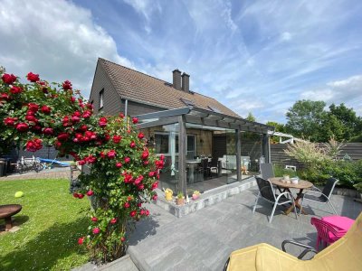 Doppelhaushälfte mit Wintergarten in Oetinghausens Zentrum zu sofort