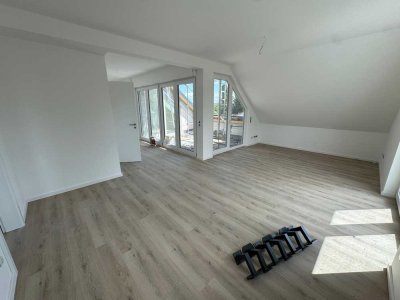 Barrierefreie und topmoderne 4-Zimmer-DG-Wohnung W7 mit Balkon und Loggia in Rodgau Jügesheim