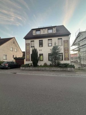 Vierfamilienhaus mit extra Grundstück mit Baugenehmigung für ein 2 Fam.-Haus zu verkaufen!