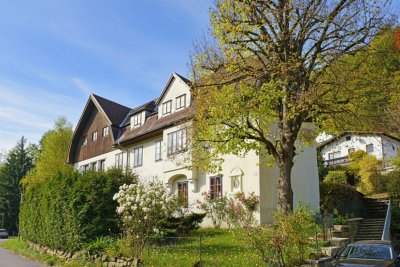 Großzügige 6-Zimmer-Wohnung im charmanten „Adlerhof“ - inkl. Eigengarten und Stellplatz
