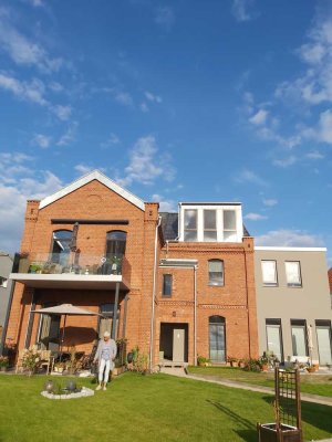 Schöne lichtdurchflutete 3 Raumwohnung mit Balkon und Garten