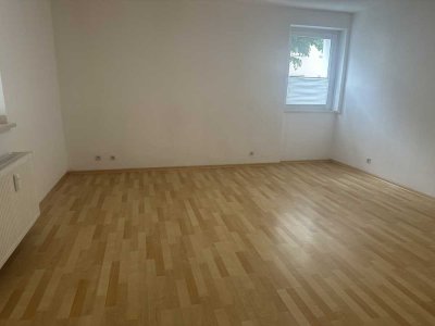 Stilvolle, 2-Zimmer-EG-Wohnung mit EBK in Köln