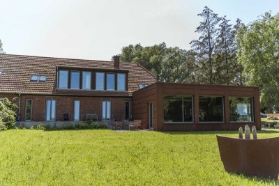 Design trifft Natur – einzigartiges Wassergrundstück in Moisselbritz
