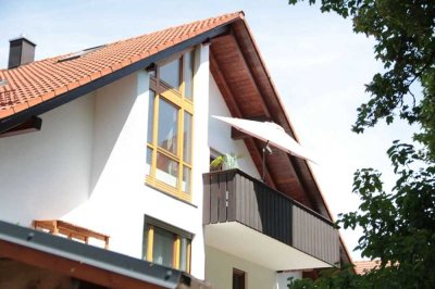 Sonnige Dachgeschoss-Wohnung mit 3 Räumen+ausgebautem Dachspitz+Loggia+hellem Bad + EBK an der Amper