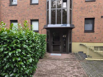 Sanierte Wohnung mit drei Zimmern sowie Balkon und EBK in Euskirchen