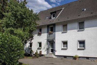 2-Zimmer-Wohnung im Dachgeschoss mit Wannenbad