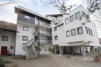 Naturnah vor den Toren Münchens: Gepflegte 2-Zi.-Dachgeschosswohnung mit Balkon in Gröbenzell!