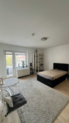 Neu-Erstbezug / Balkon /stilvoll möbliert / AA Lage