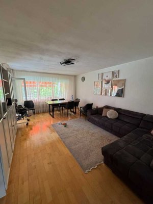 Wunderschöne 3 Zimmer Whg mit Balkon und Gartenmitbenutzung