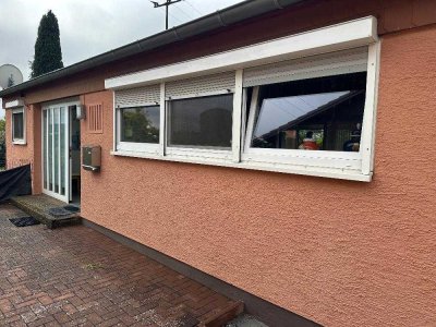 Schöner Bungalow mit Garten, Pool und Garage