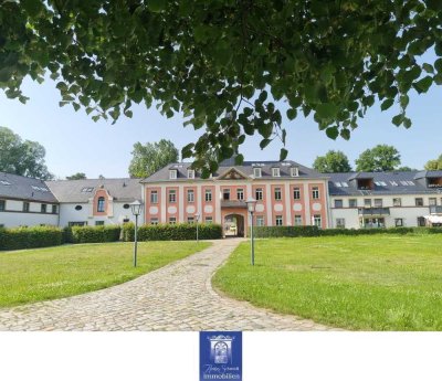 Exklusiver Dachtraum über 2 Etagen - Ideale Familienwohnung in historischem Rittergut!