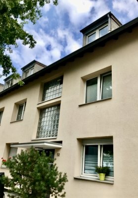 Düsseldorf Benrath - helle 2 Zimmer DG Wohnung - ca 64qm