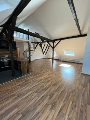 4,5 Zimmer Dachgeschosswohnung mit offenem Wohnkonzept