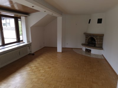 möblierte, helle 2 Zi DG Wohnung mit großem Südbalkon & Kamin, zentral & ruhig in München Untergiesing - Harlaching