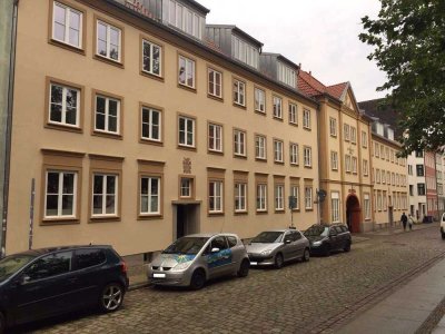 2-Zimmer-Wohnung in zentraler Lage nahe Alter Markt mit Balkon