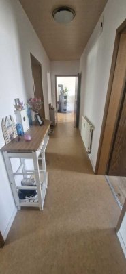 Modernisierte 3-Raum-Erdgeschosswohnung mit Balkon und EBK in Ralingen-Olk-54310