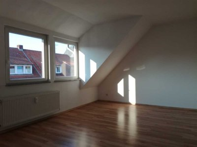 Schöne helle 2 Zimmer Dachgeschosswohnung in Walle