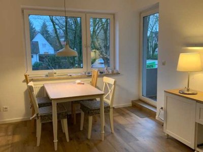 sonnige 2- Zimmer Wohnung, modern möbliert, Balkon Südlage, Hamburg-Sülldorf