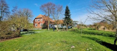 Wohnhaus mit Ferienwohnungen und Pferdehaltungsoption in der Nähe von Varel