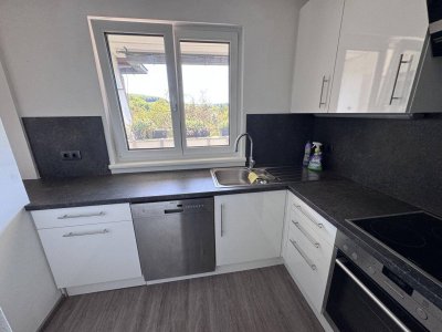 geräumige 3 Zimmer Wohnung mit Loggia und KFZ-Abstellplatz im Carport
